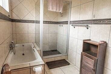 هتل Selati 103 Guest Cottages