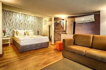 هتل Stare Kino Cinema Residence