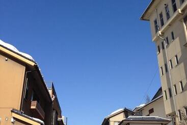 Yuwaku Guesthouse   Hostel