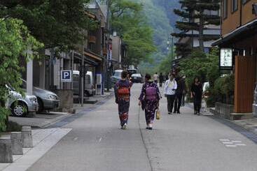 Yuwaku Guesthouse   Hostel
