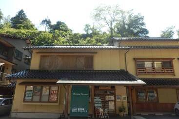 Yuwaku Guesthouse   Hostel