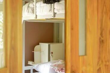 هاستل Bajo Bunkhouse