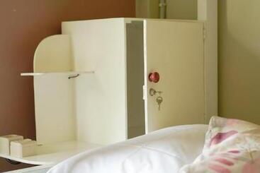 هاستل Bajo Bunkhouse