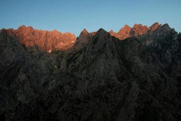Albergue De Caín El Diablo De La Peña