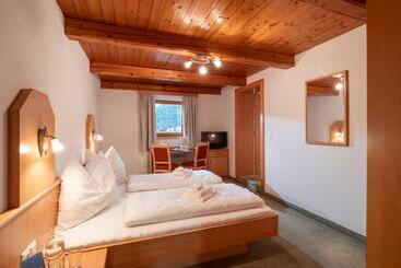 هاستل Gasthof Mamooserhof