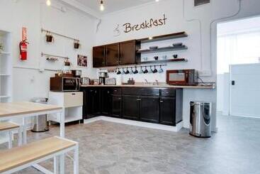 هاستل Miami On A Budget   Free Coffee  Female Dorms   Men Dorms Under New Management