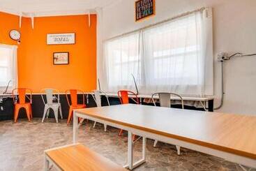 هاستل Miami On A Budget   Free Coffee  Female Dorms   Men Dorms Under New Management