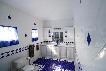 تختخواب و صبحانه C&d Residential Penthouse