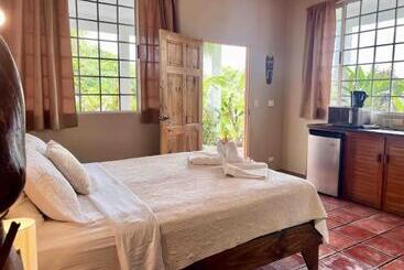 تختخواب و صبحانه Mizaru   Seaview Central Manuel Antonio