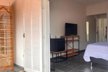 تختخواب و صبحانه Suítes Aqui é Seu Lugar Itaguá