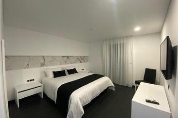 تختخواب و صبحانه The Rock Hostel
