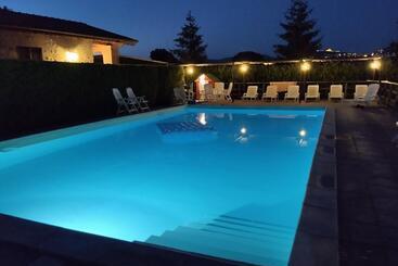 هتل Agriturismo La Mora
