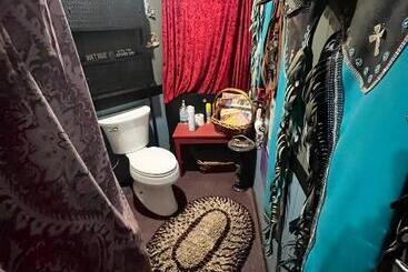 هتل Authentic Barn Bnb