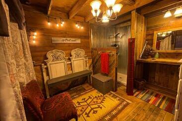 هتل Authentic Barn Bnb