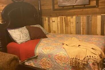 هتل Authentic Barn Bnb