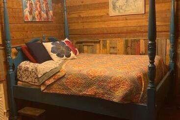 هتل Authentic Barn Bnb