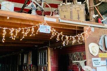 هتل Authentic Barn Bnb