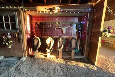 هتل Authentic Barn Bnb