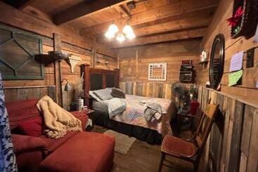 هتل Authentic Barn Bnb