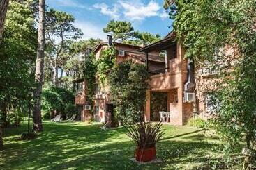 هتل Baden Baden Carilo