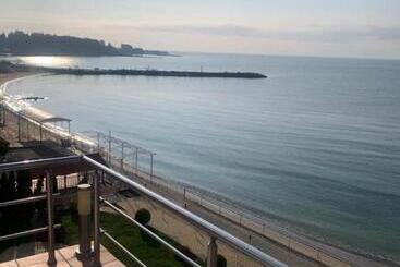 هتل Elizabeth Beach Apartments