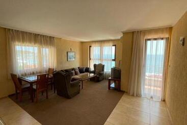 هتل Elizabeth Beach Apartments