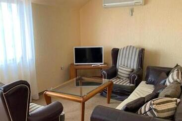 هتل Elizabeth Beach Apartments