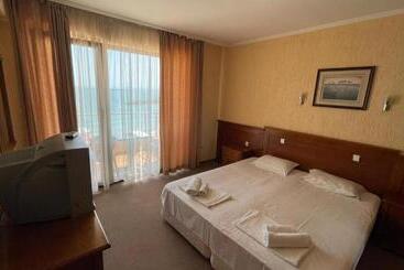 هتل Elizabeth Beach Apartments