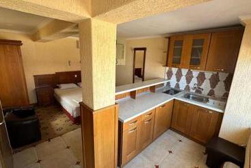 هتل Elizabeth Beach Apartments