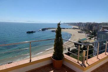 هتل Elizabeth Beach Apartments