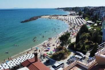 هتل Elizabeth Beach Apartments