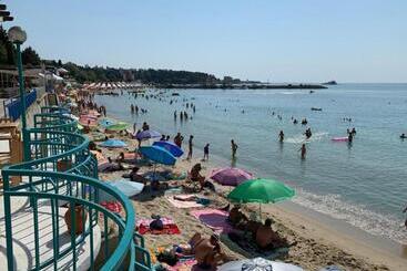 هتل Elizabeth Beach Apartments