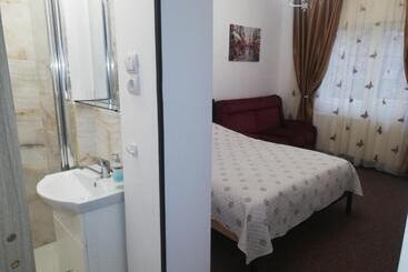 پانسیون Casa Bucur