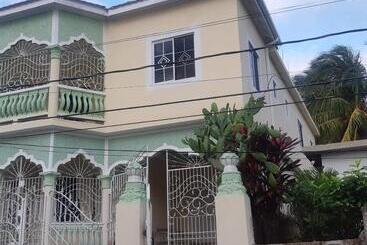 پانسیون Paradise Suite In Old Harbour
