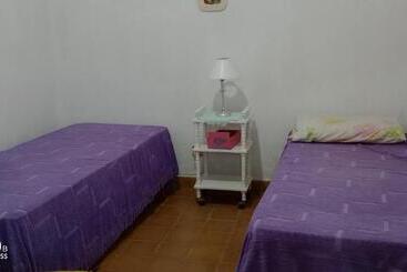 بنسيون Hospedaje La Lucia