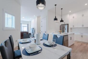 پانسیون Room 2 Of Lovely Home, Montgomery Downtown Calgary