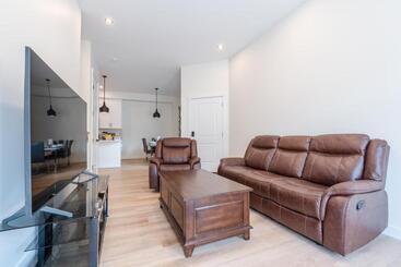 پانسیون Room 2 Of Lovely Home, Montgomery Downtown Calgary