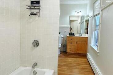 פנסיון 2b1bentire Place Modern Comfort With Old Charm