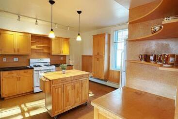 פנסיון 2b1bentire Place Modern Comfort With Old Charm