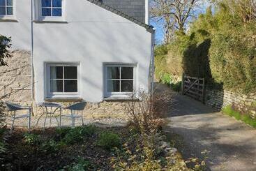 پانسیون Primrose Cottage