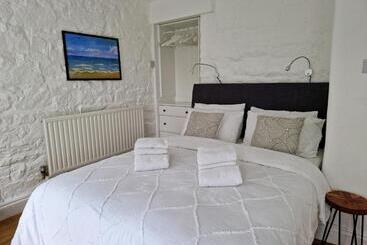 پانسیون Primrose Cottage