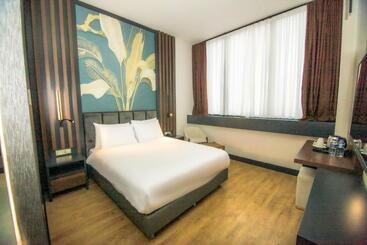 S Class Hotel Convention Center