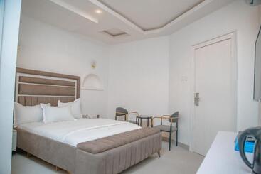 Sakasa Hotel And Suites