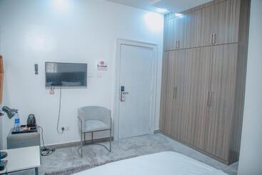 Sakasa Hotel And Suites