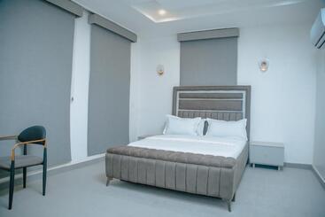 Sakasa Hotel And Suites