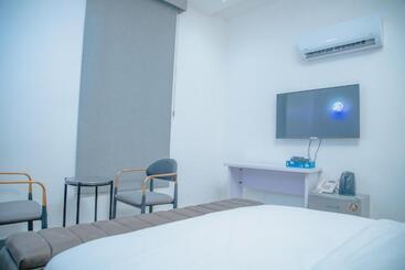 Sakasa Hotel And Suites