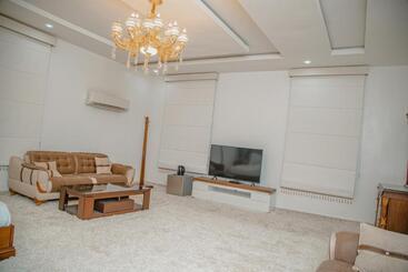 Sakasa Hotel And Suites