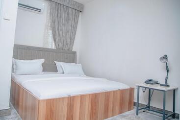 Sakasa Hotel And Suites