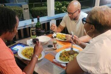 Silverbuttons Apartments & Eats