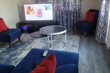 Silverbuttons Apartments & Eats